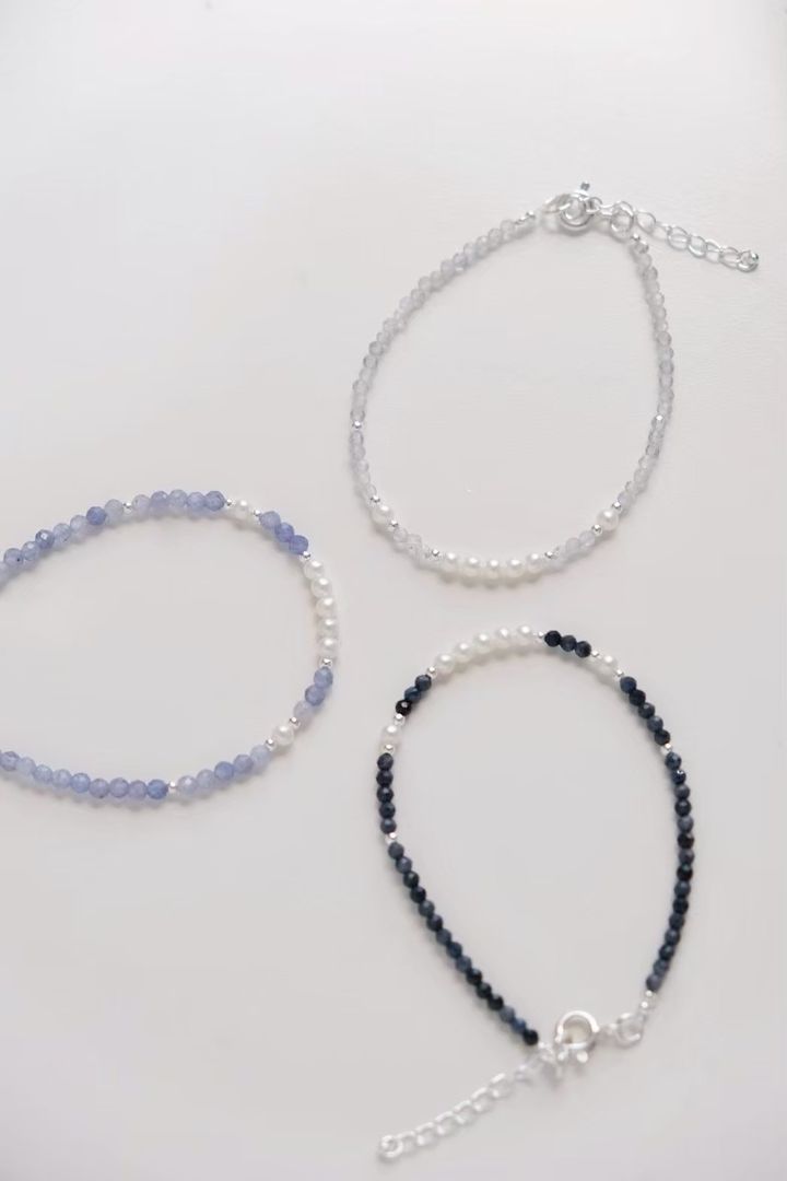 five-pearl-bracelet-01.jpg