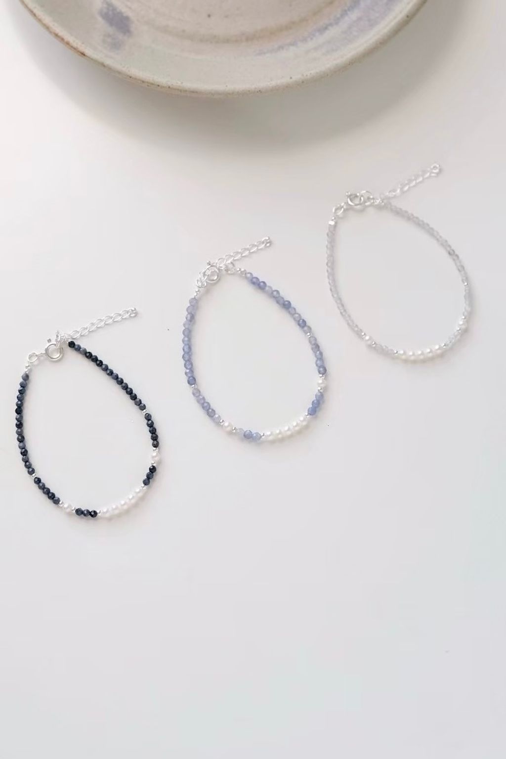 five-pearl-bracelet-01.jpg