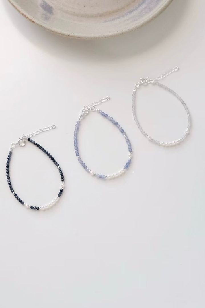 five-pearl-bracelet-01.jpg