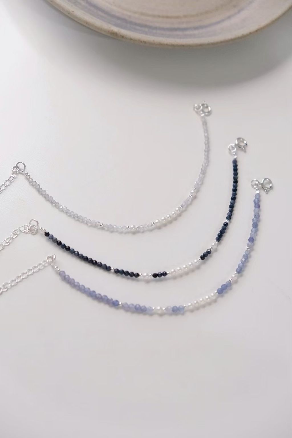 five-pearl-bracelet-01.jpg