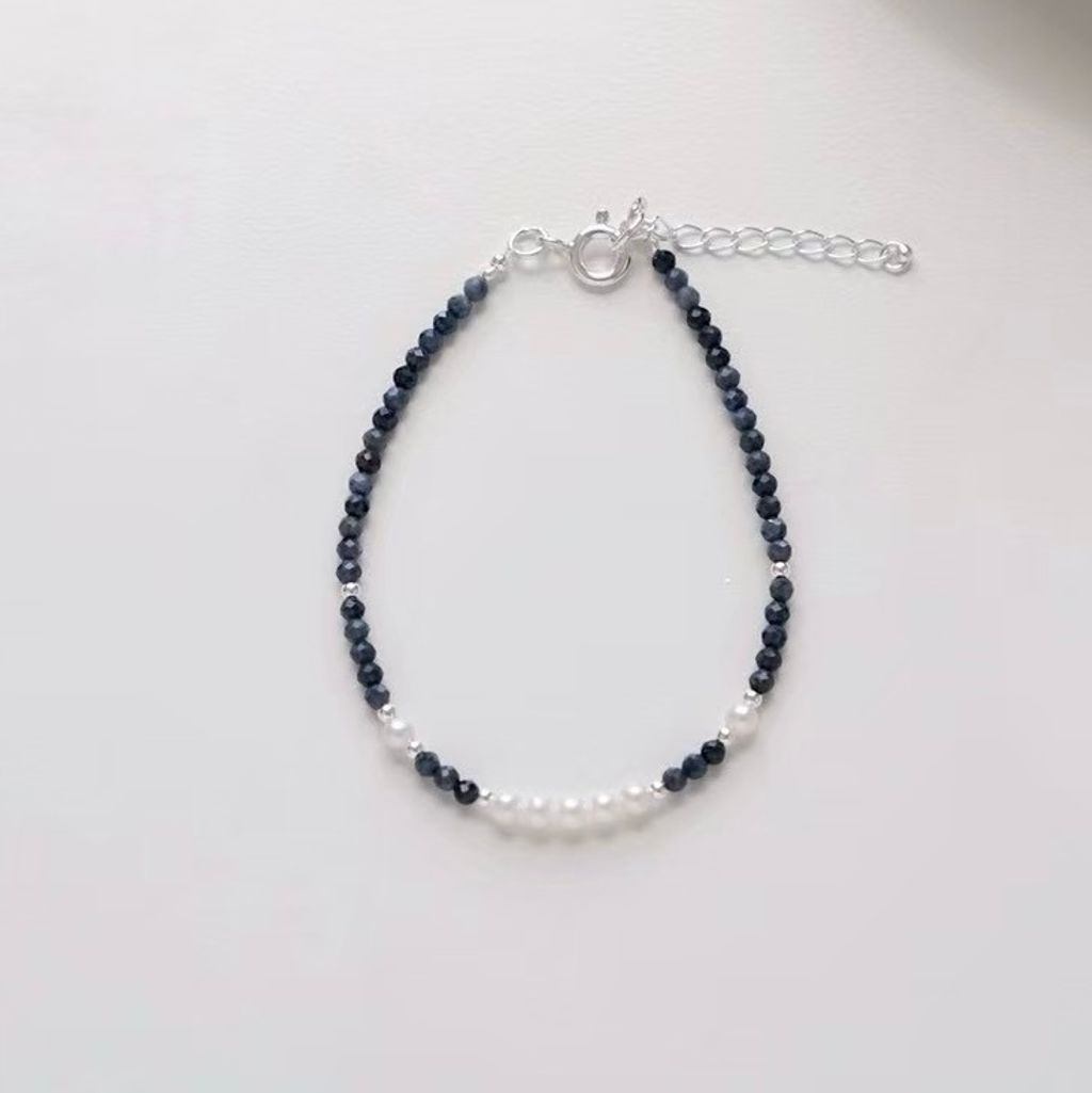 five-pearl-sapphire-bracelet.jpg