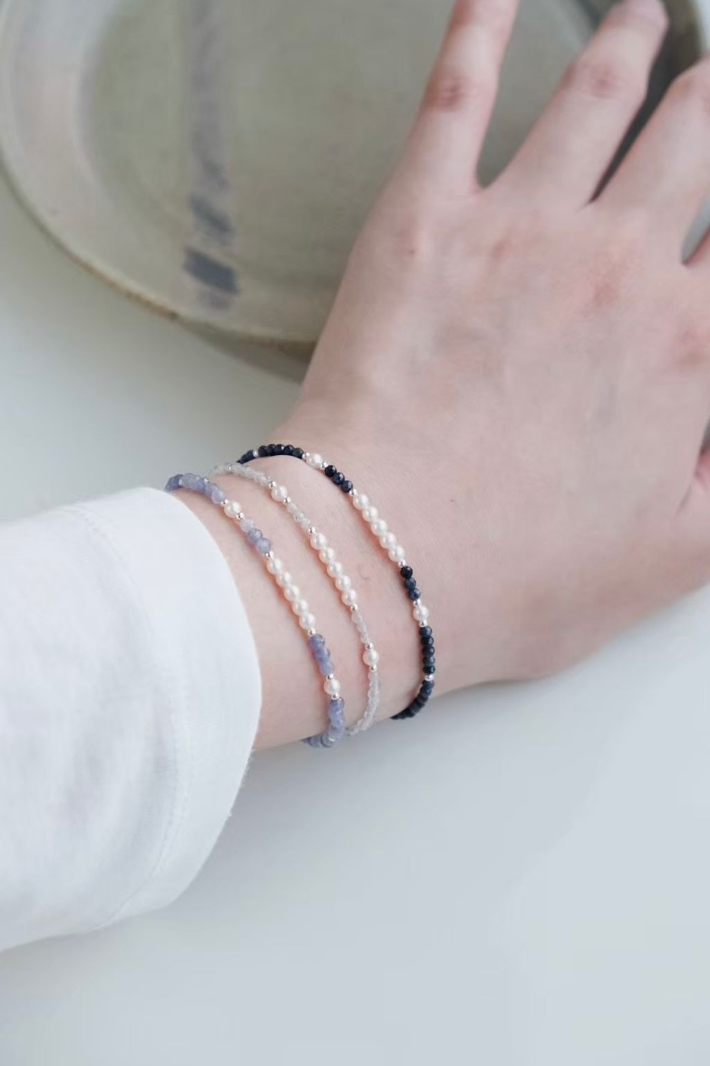 five-pearl-bracelet-01.jpg