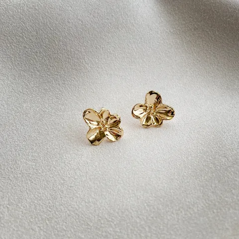 烏托邦之花耳環主圖，PIPIJUDY 原創金屬花朵設計