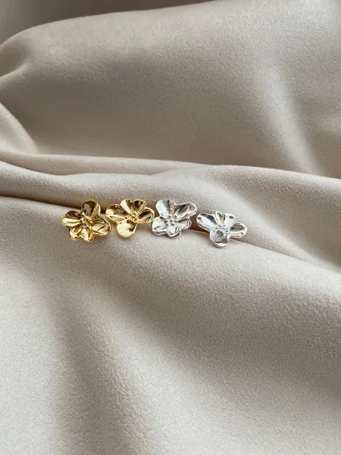 烏托邦之花耳環主圖，PIPIJUDY 原創金屬花朵設計