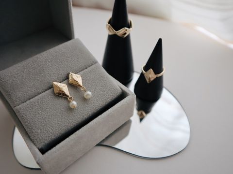 菱形典雅系列耳環主圖，PIPIJUDY 幾何風格設計飾品