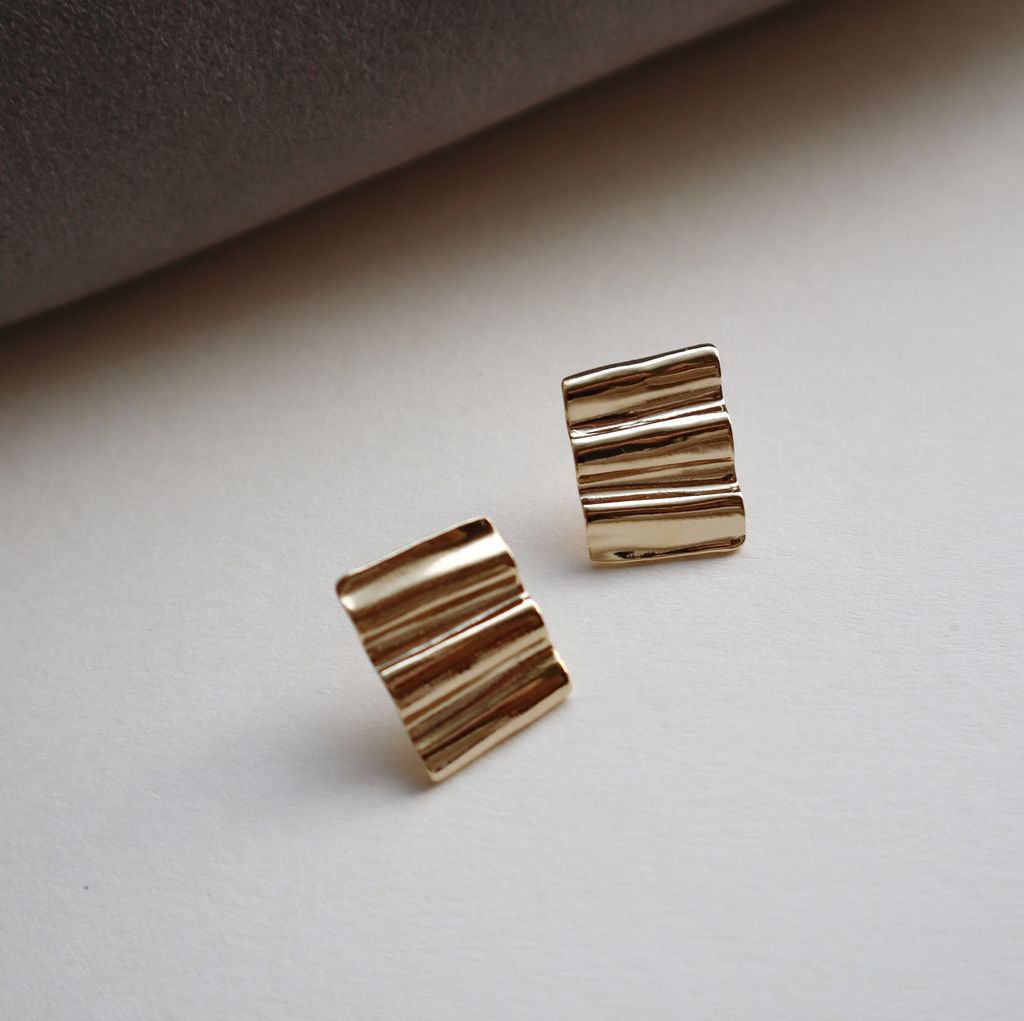 瓦楞波浪耳環大款主圖，PIPIJUDY 原創金屬線條耳飾