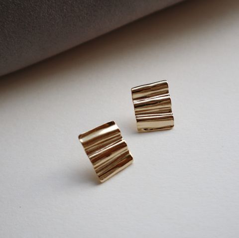 瓦楞波浪耳環大款主圖，PIPIJUDY 原創金屬線條耳飾