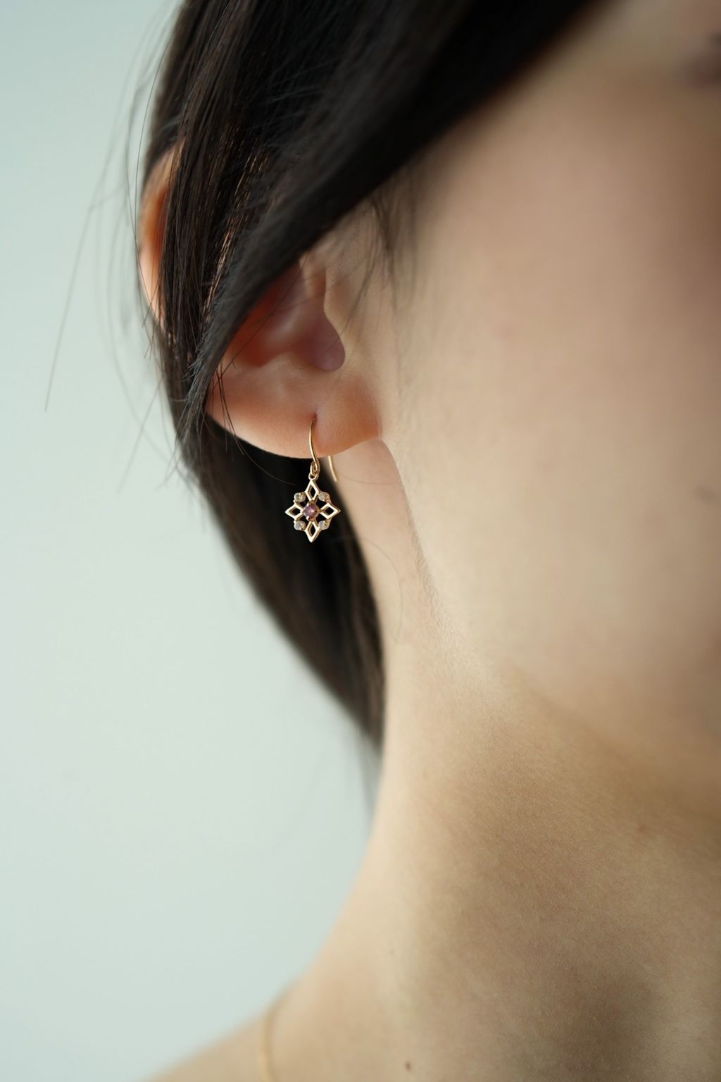 PIPIJUDY K10 粉紅碧璽花窗耳勾 商品照・復古花窗設計耳飾