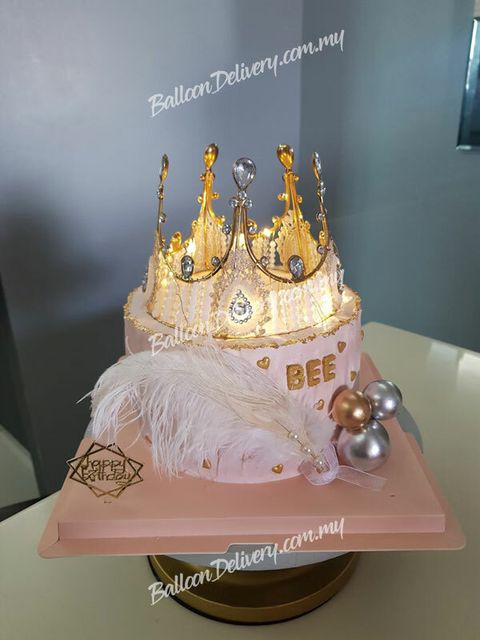 Crown-&-Feather-Design-Cake.jpg