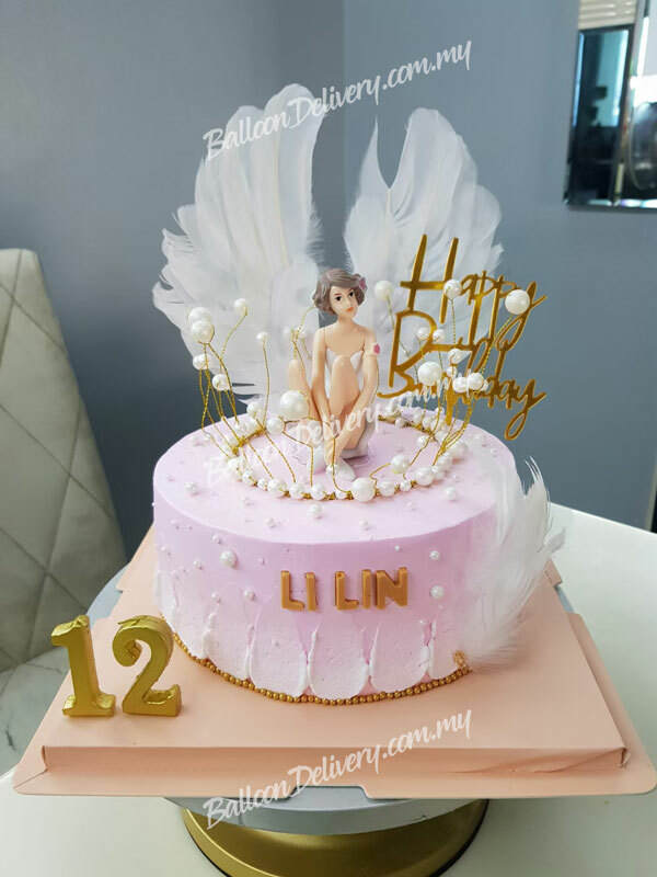 Princess-&-Pearl-Design-Cake.jpg