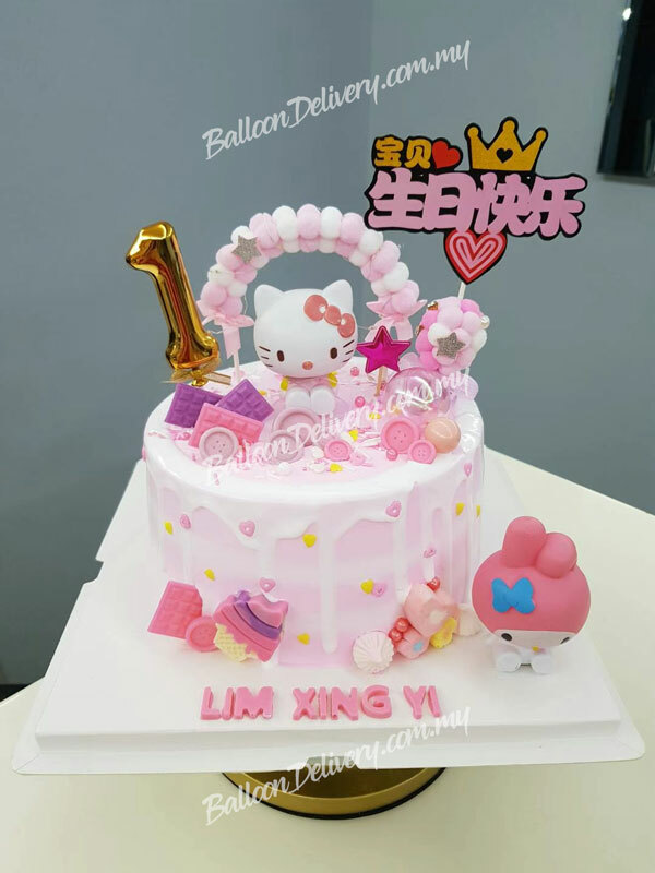 Hello Kitty cake topper set, Food & Drinks, Chilled & Frozen Food on  Carousell