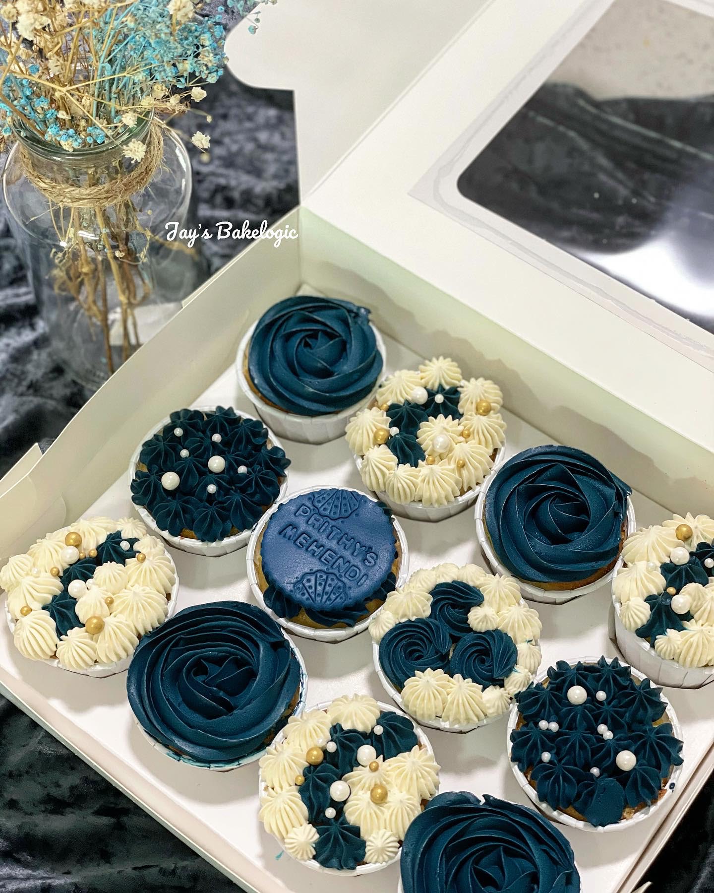 cupcake giftbox Jay’s Bakelogic Baker