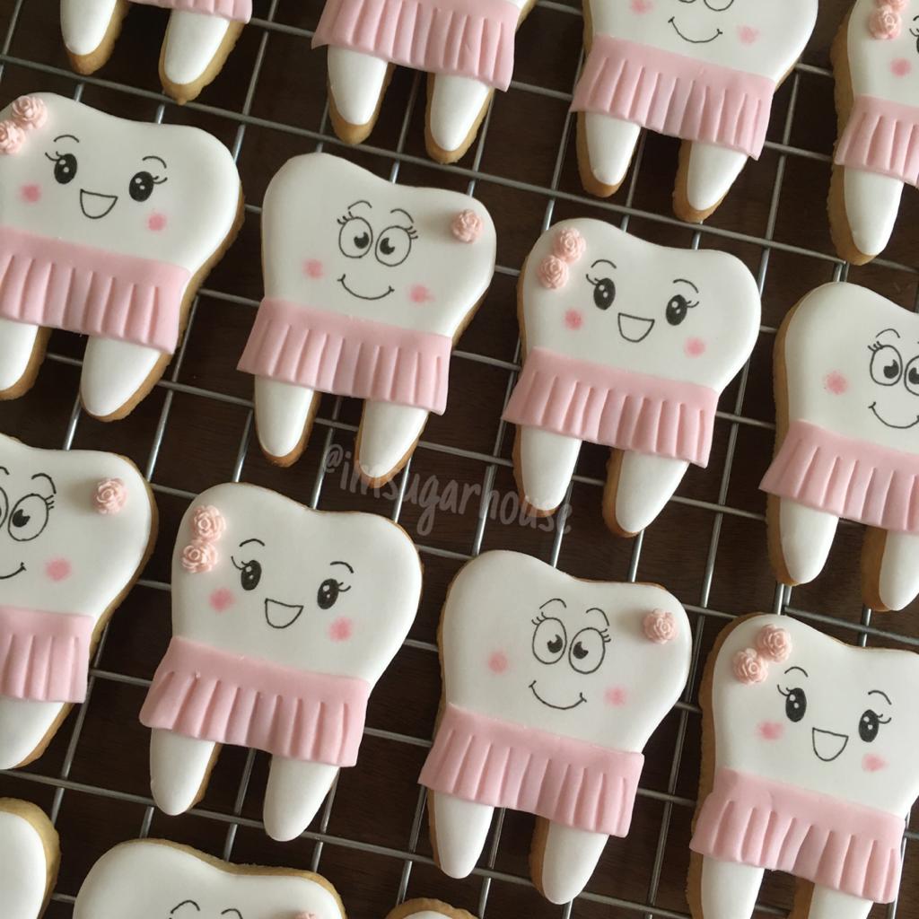 imsugarhouse tooth emoji cookies