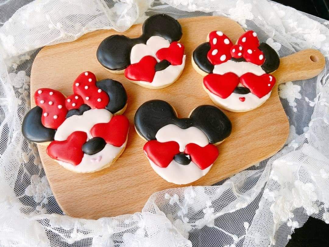 In dessert box cookier valentine mickey minnie