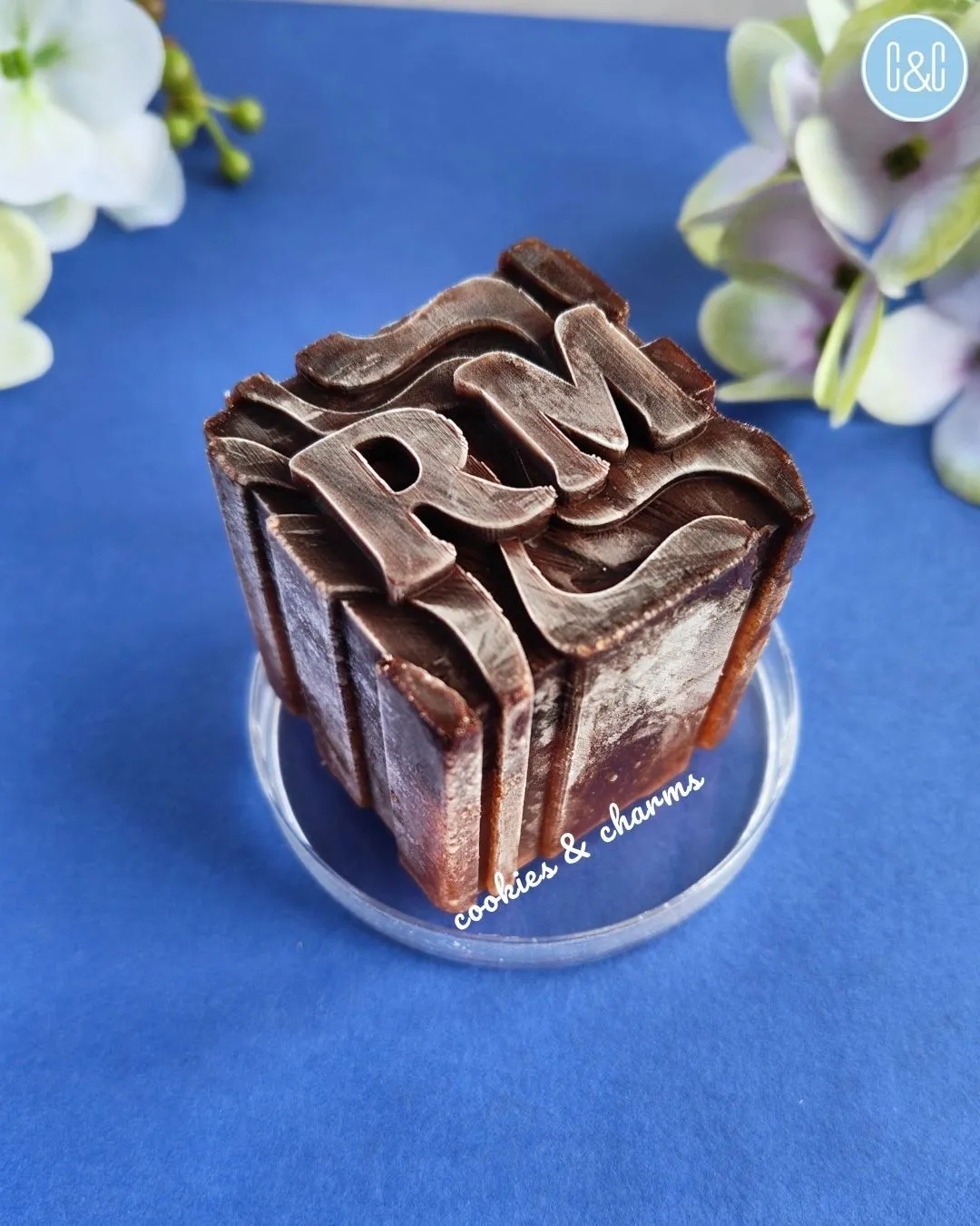 wavy pattern initials all side ice cube silicone mold (2)