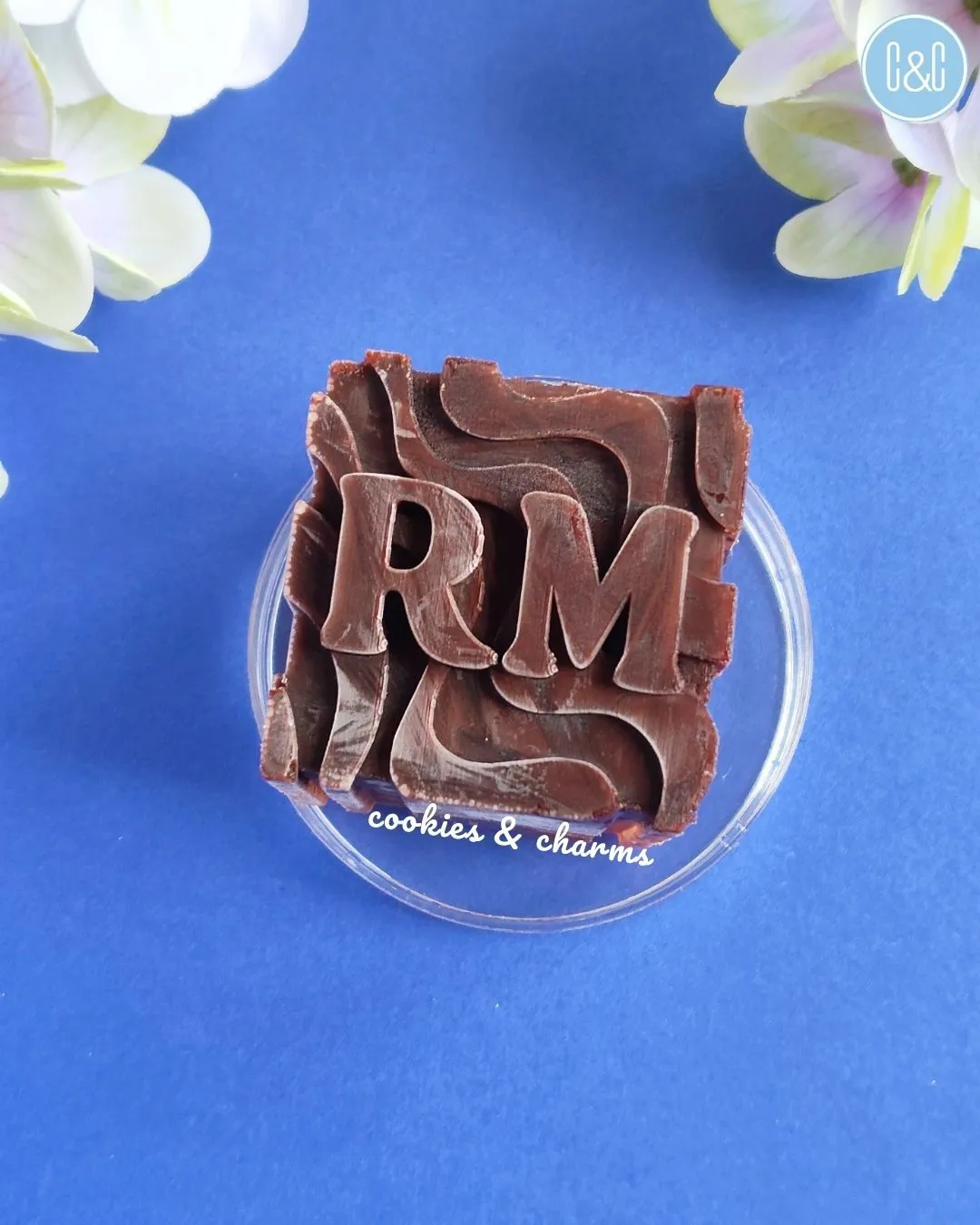 wavy pattern initials all side ice cube silicone mold (3)