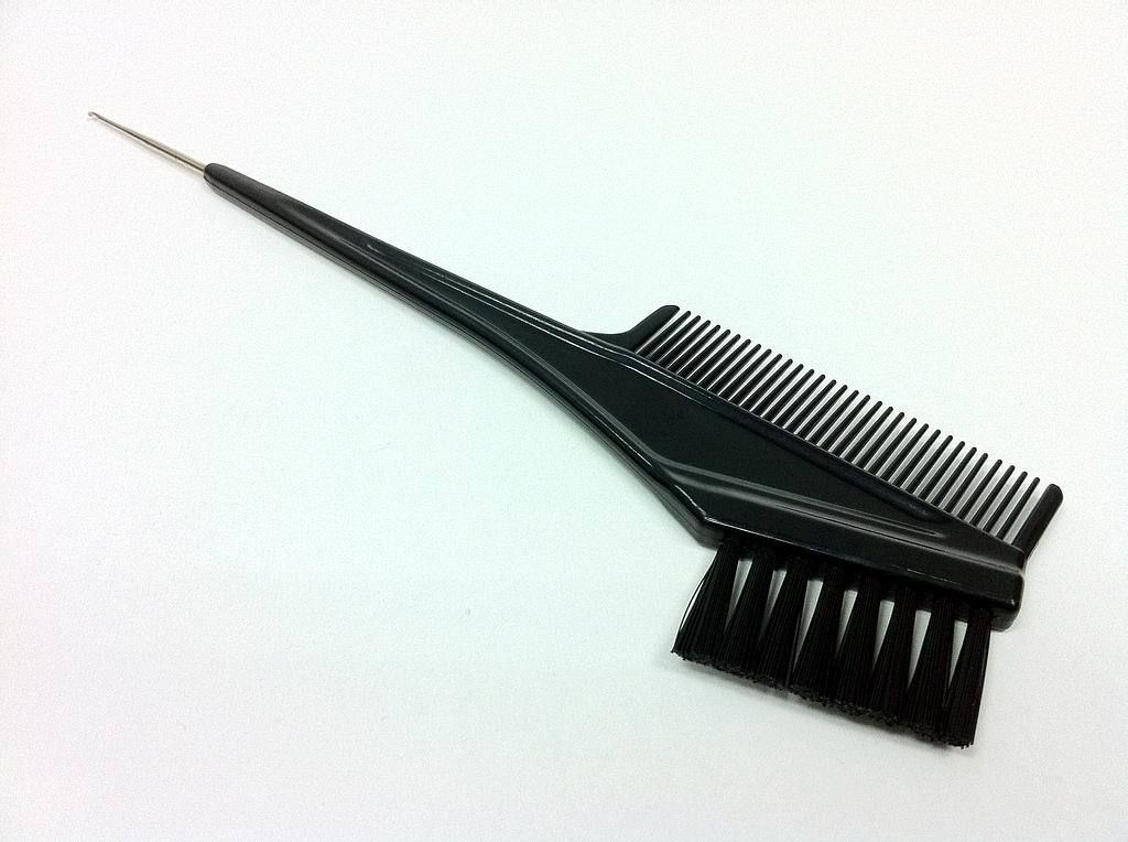 (TB09-55) TB 77039 Hair Dye Comb & Brush.JPG