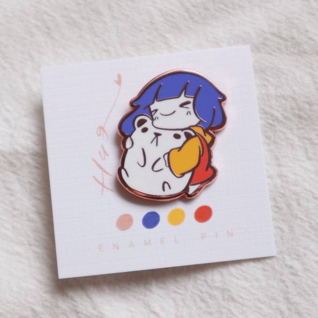 Enamel pin-Hug.JPG