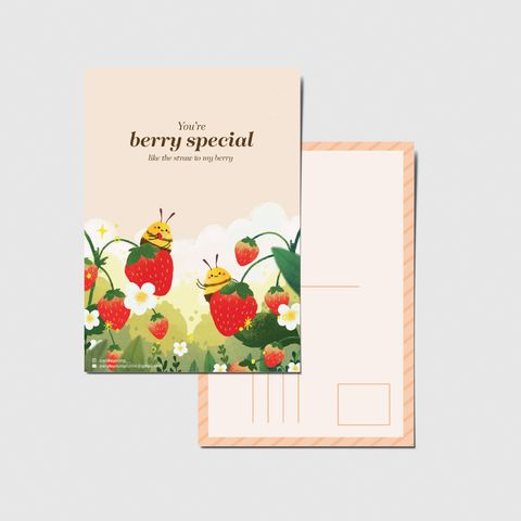 bee strawberry pcard