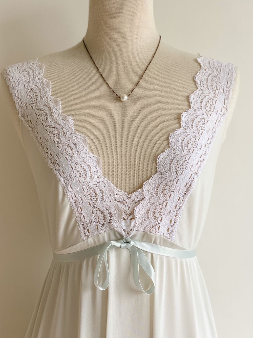 Vintage Olga Bodysilk Full Swp Nylon Lace Nightgown M/L