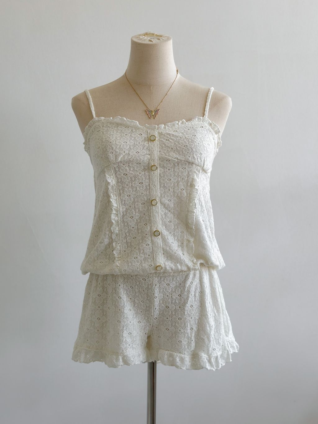 マミング様　 SOFT LACE FLOWER ROMPERS M 新品 マミング様 SOFT LACE FLOWER ROMPERS M 新品 - メルカリ