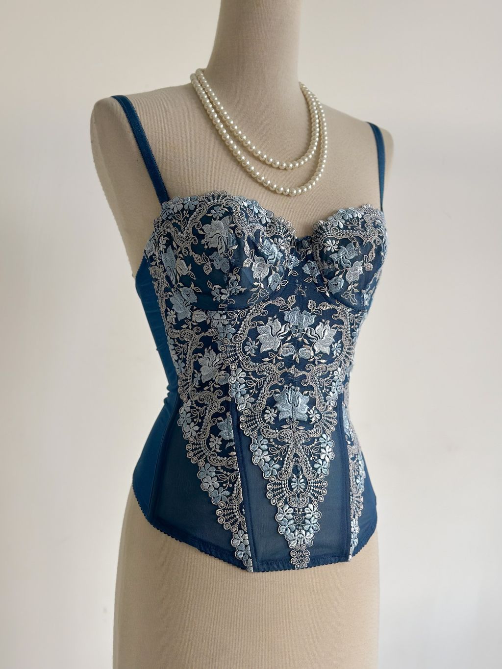 Wacoal Salute Regal Embroidered Bustier (XS-S/34B) – Violette Wears Wacoal Salute Regal Embroidered Bustier (XS-S/34B) – Violette Wears