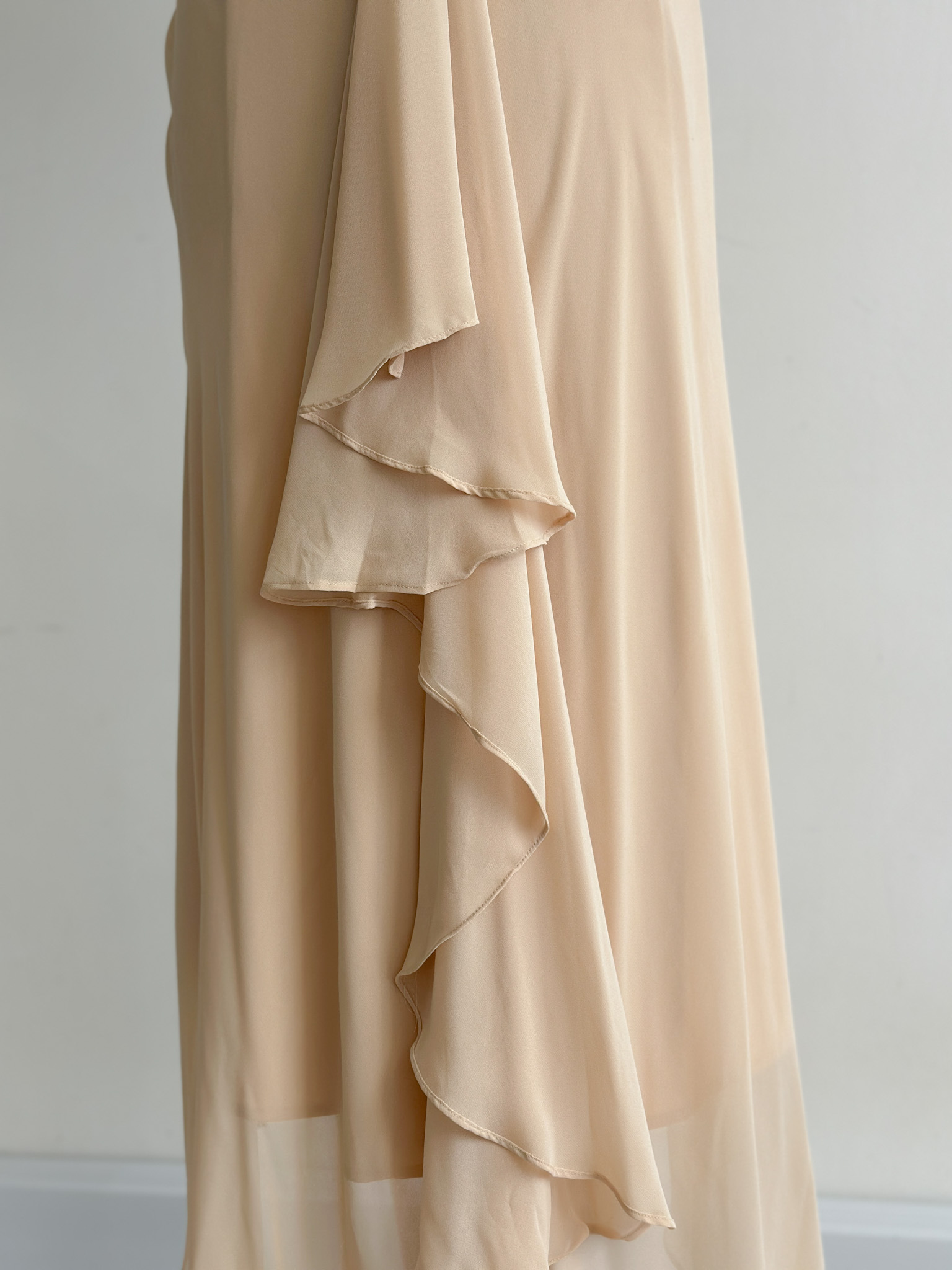 0EF9B083-46F0-42BD-BAC5-F8B5FD290403