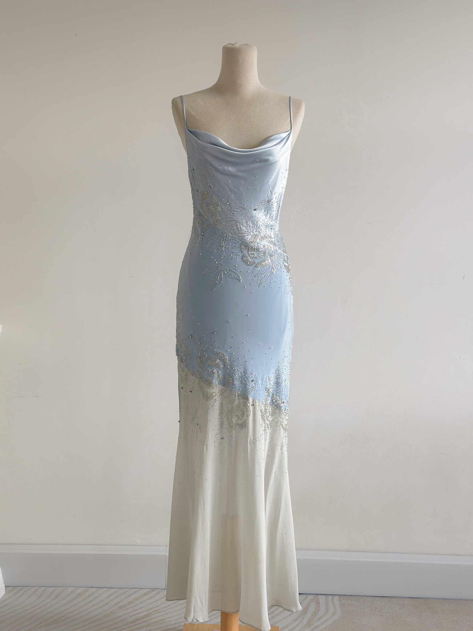 A2C28D70-E9CD-4266-A359-37607B6BDF0E