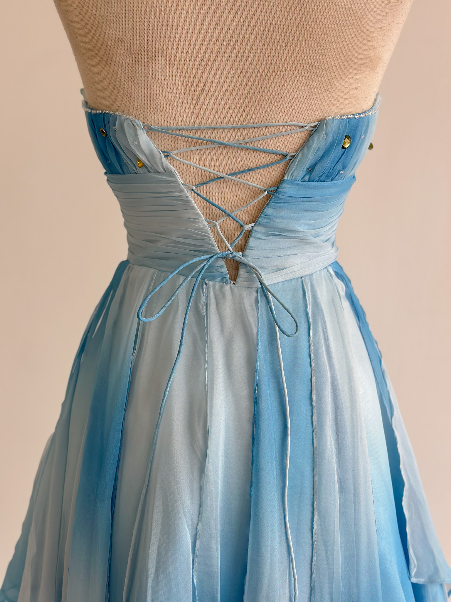 DEFC8F4C-B253-42F1-8123-72B603F01352