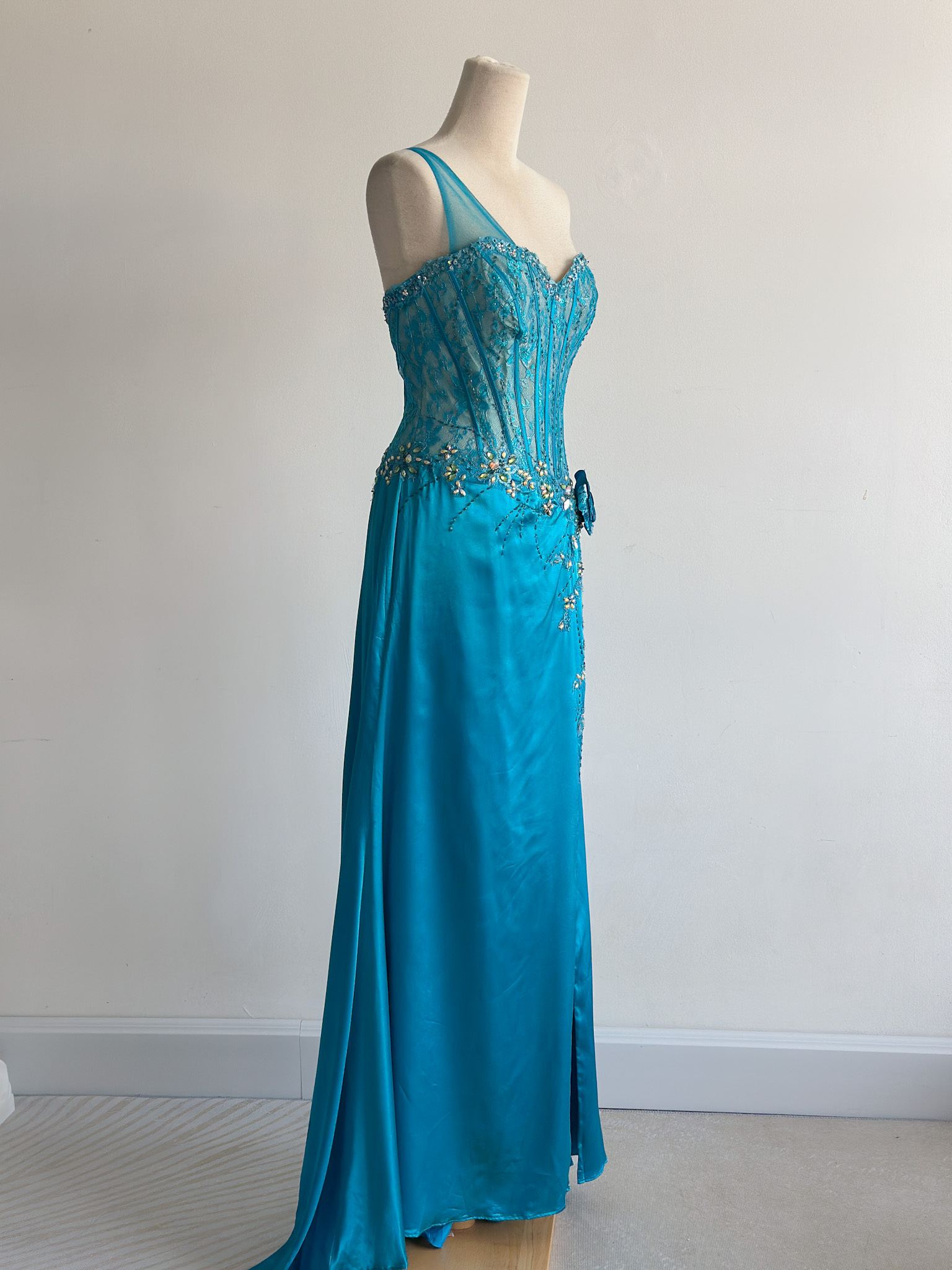 9FBB3CA7-DD00-4D83-B2DC-76270FA2D89C