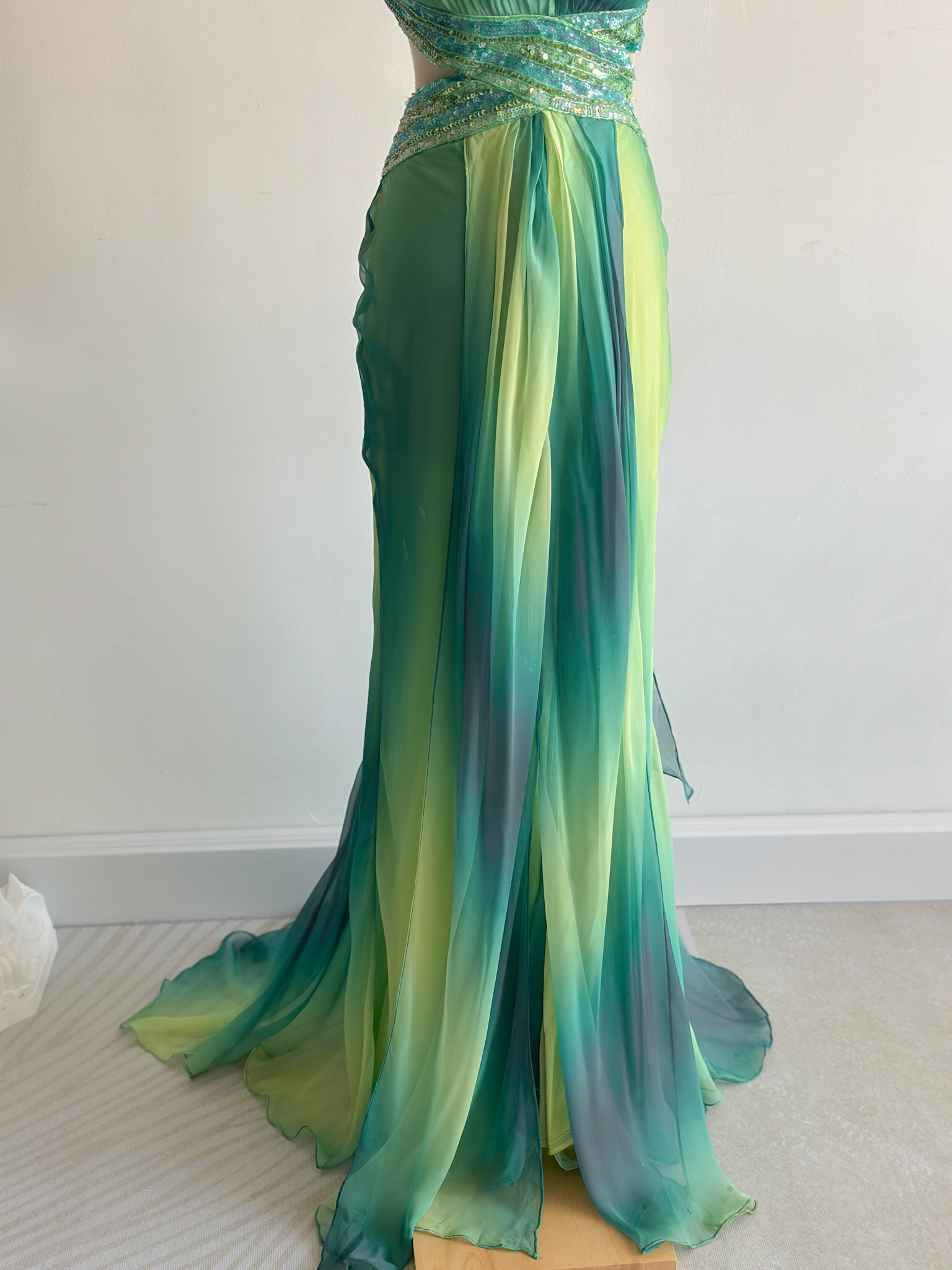 344B07B9-31C8-4F59-8117-0E0BED574E4B