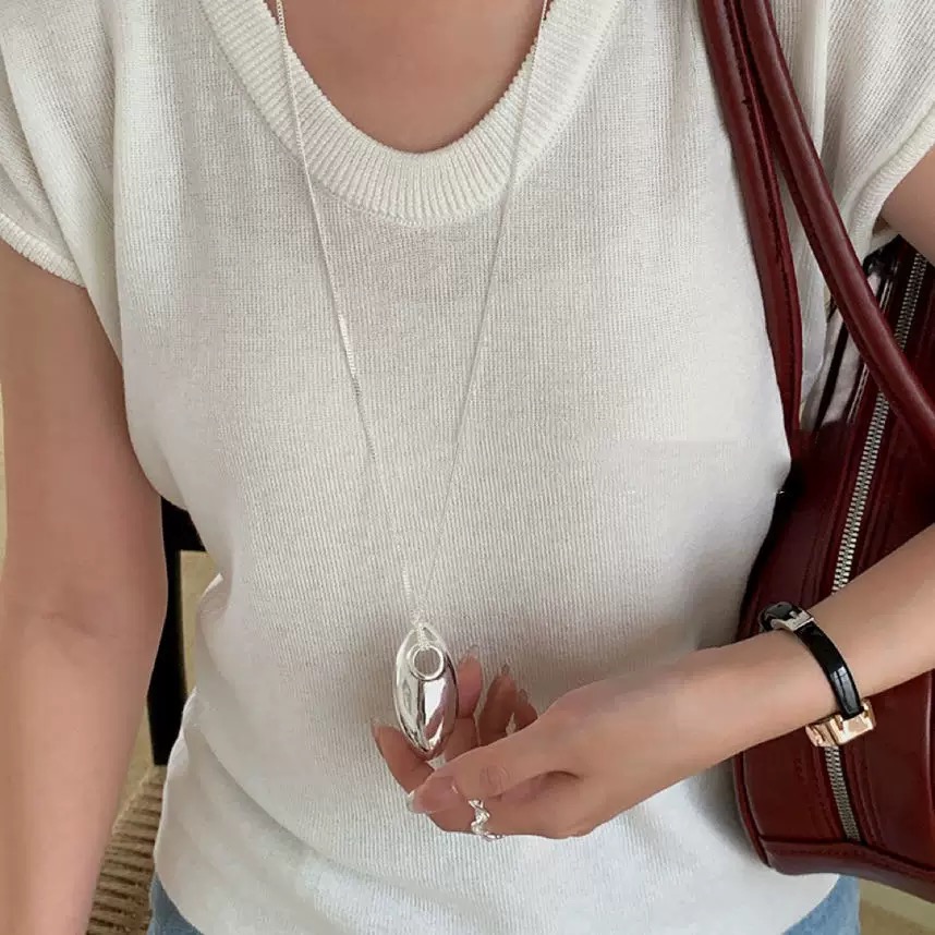 項鍊怎麼戴更有質感？9種領口與項鍊搭配技巧一次看懂，女生必學的飾品穿搭技巧！