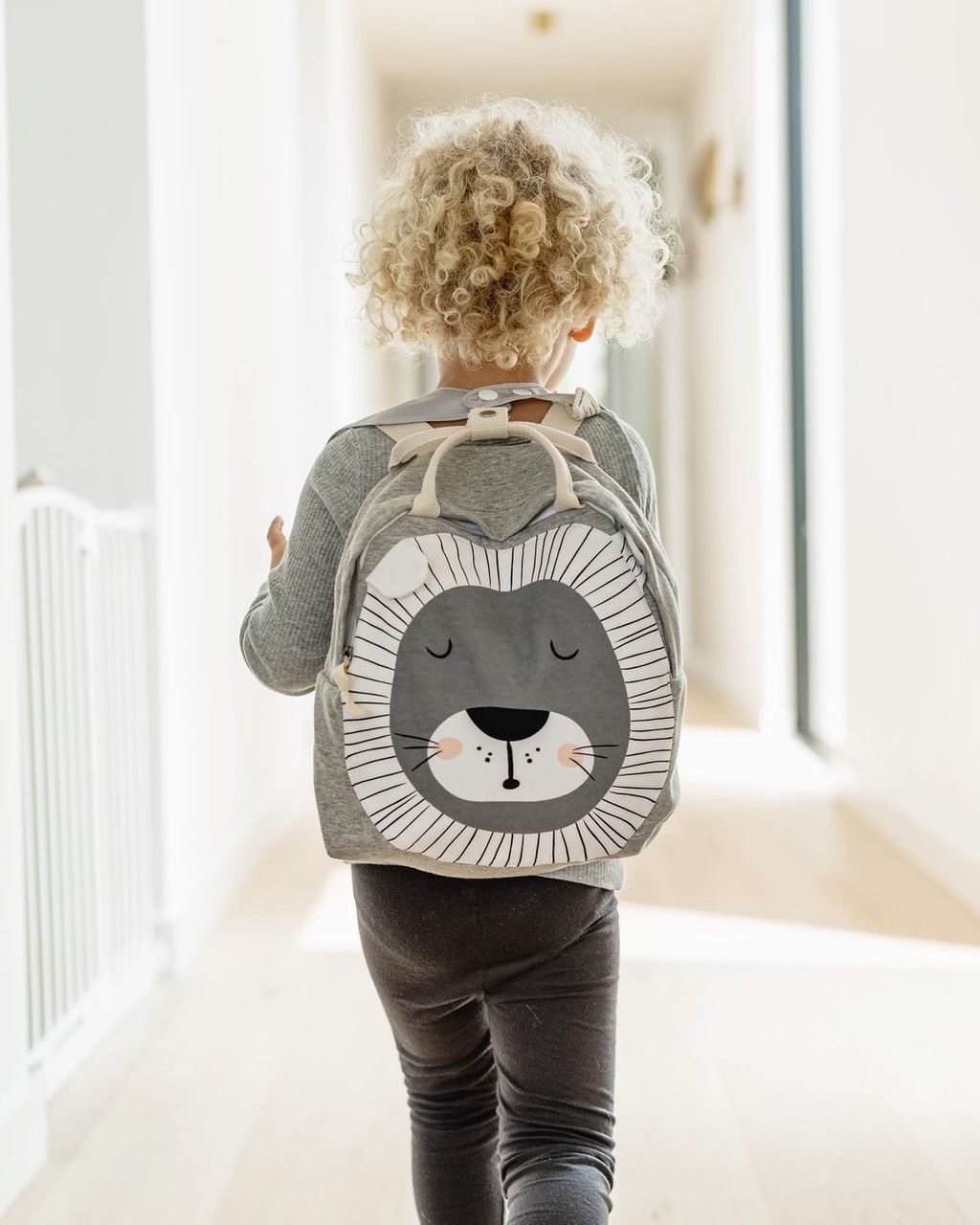 Mister Fly Lion Backpack MFLY215-4.jpg