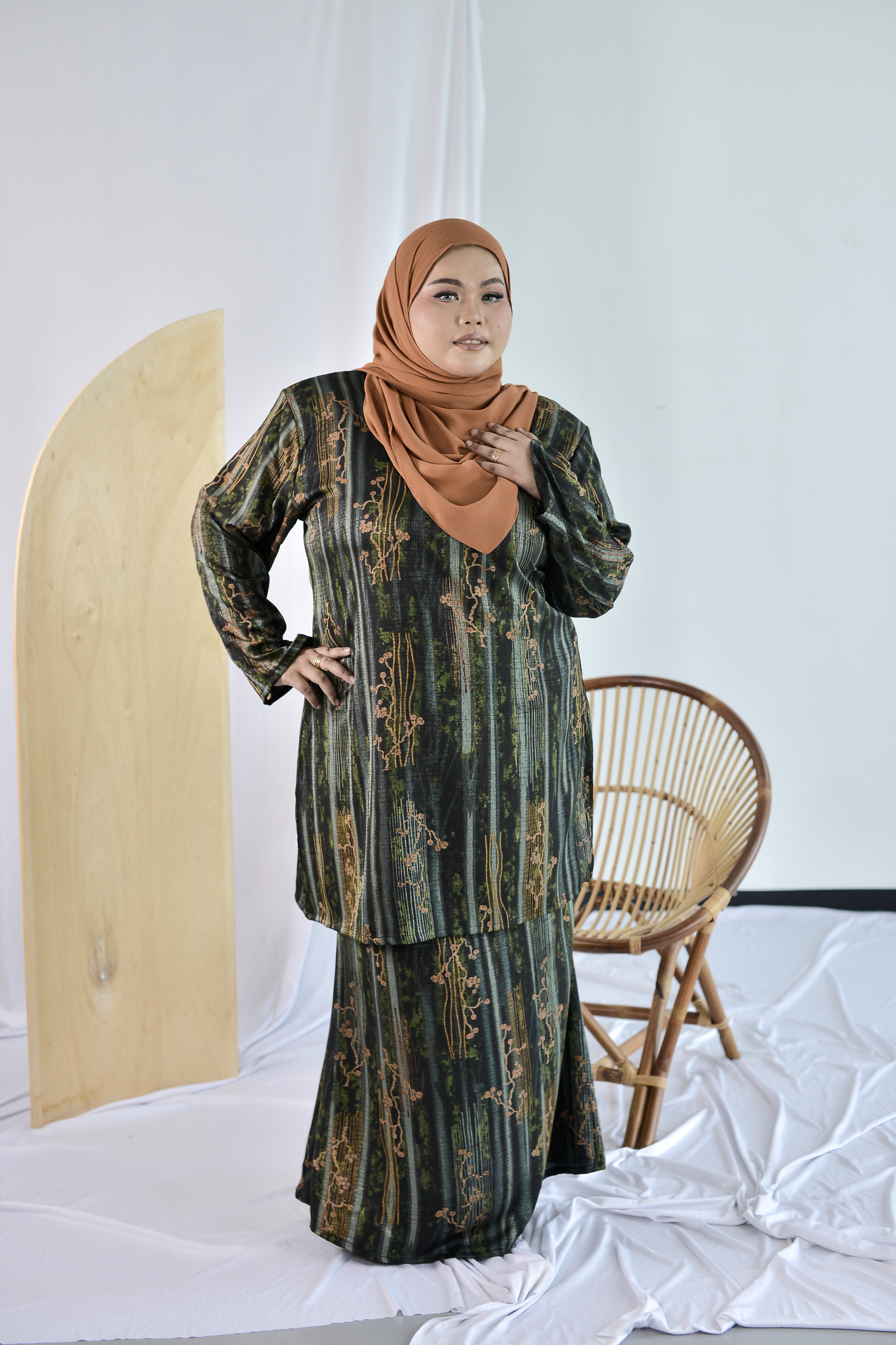 Ameena Plus black terracotta