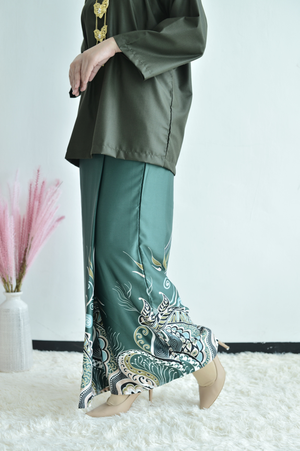 Kurung Kedah Batik Olive Green Skirt details