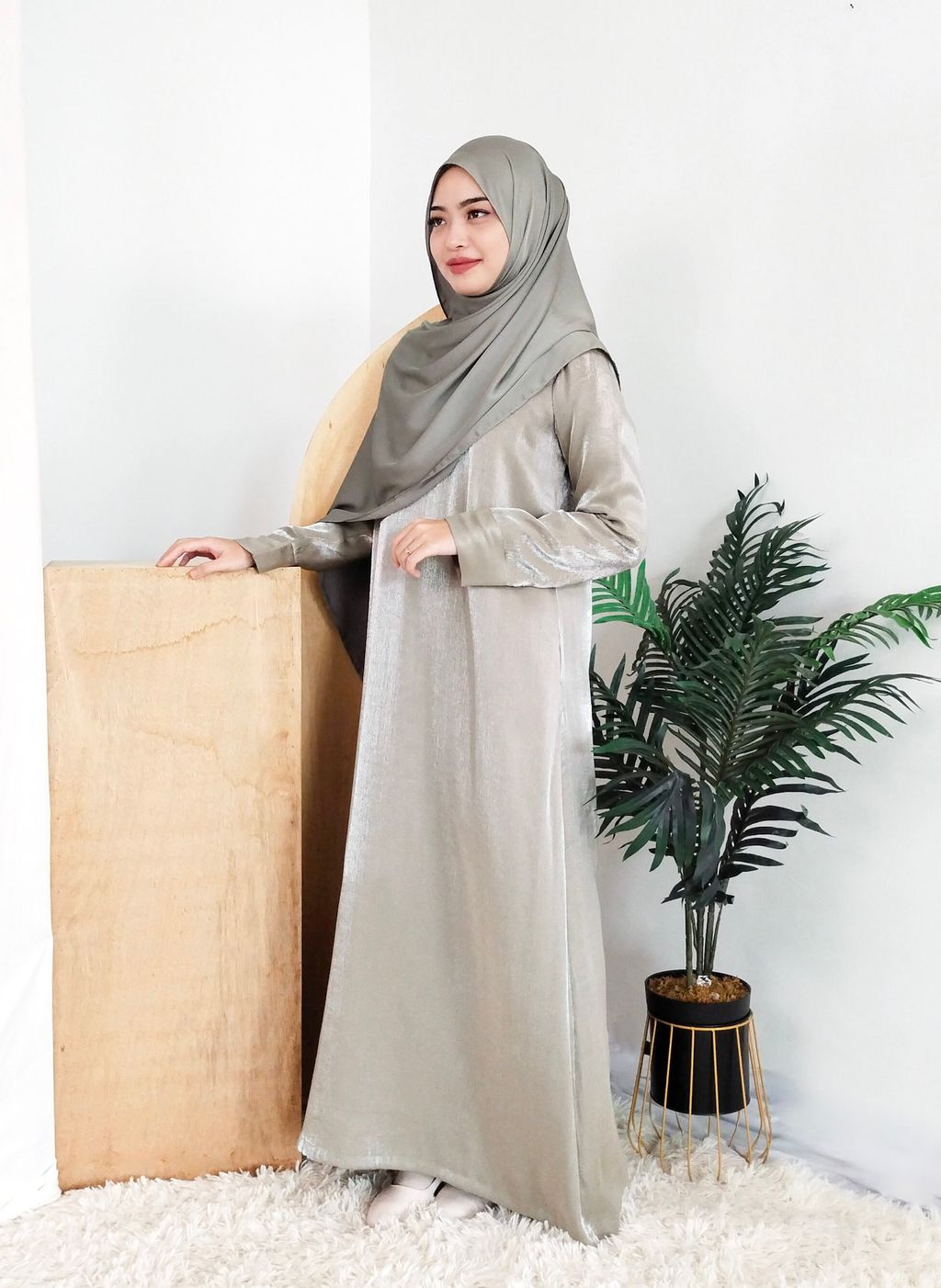 Abaya Zahra Shiny Olive