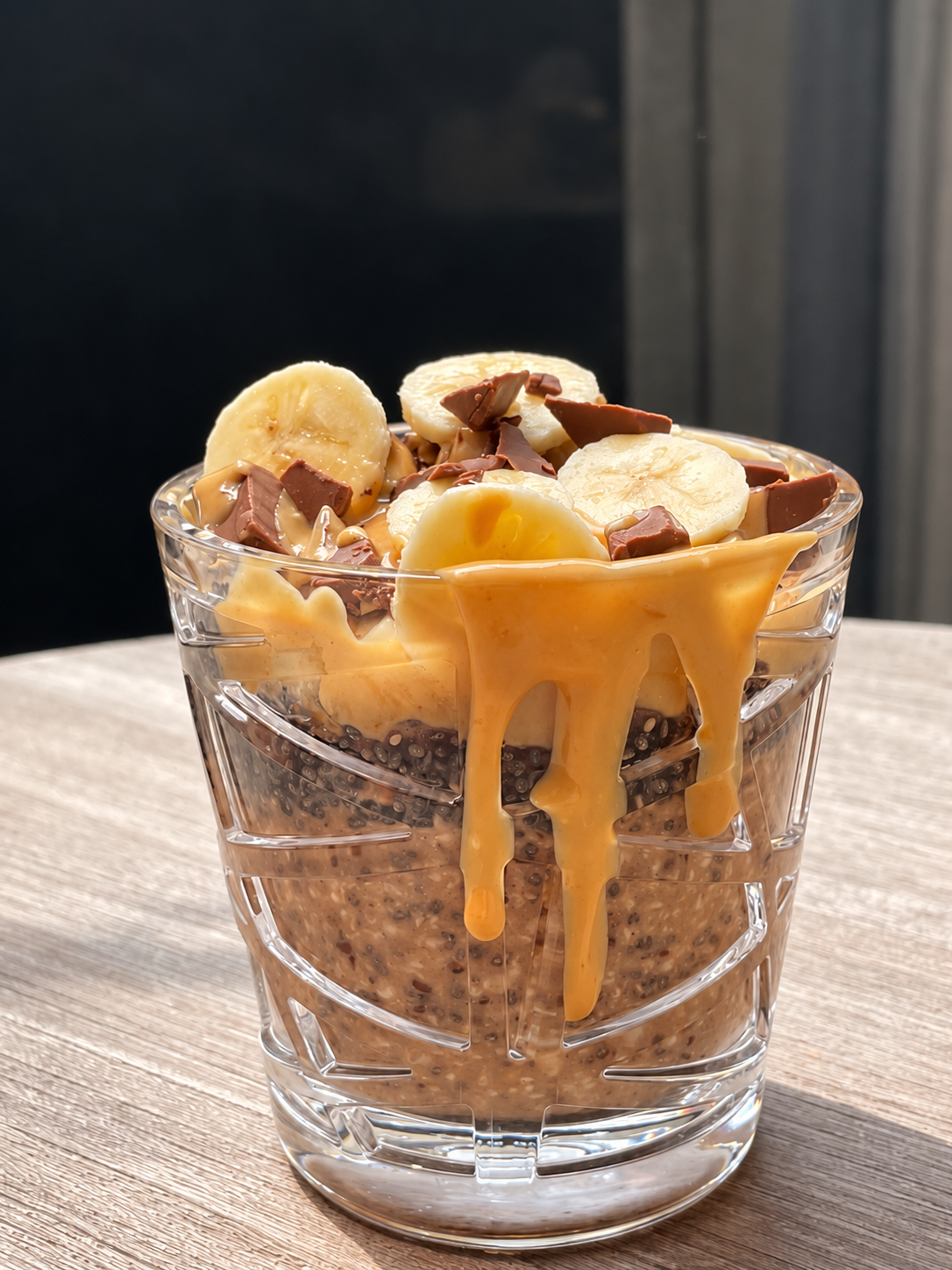 Softly lit banana chocolate overnight oats-3