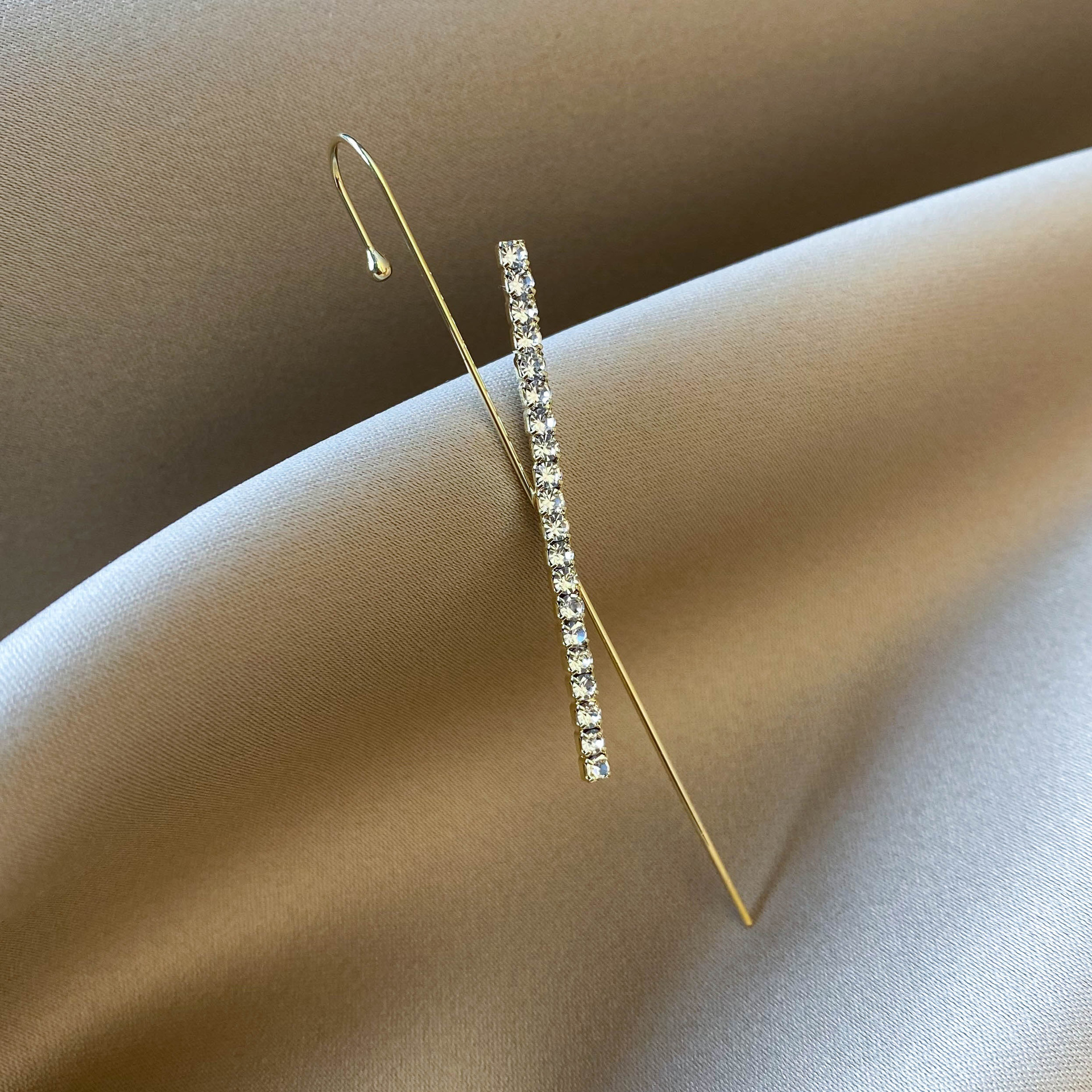 SKU-01-穿刺耳钉 一排斜钻.jpg