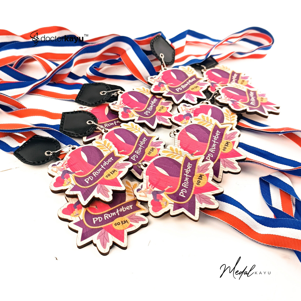 MEDAL-KAYU-WOODEN-PERSONALIZE-CUSTOM-UVPRINT-ACRYLIC-CUSTOM-LANYARD-2