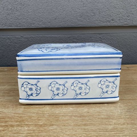 Clara Series - Small box case.jpg