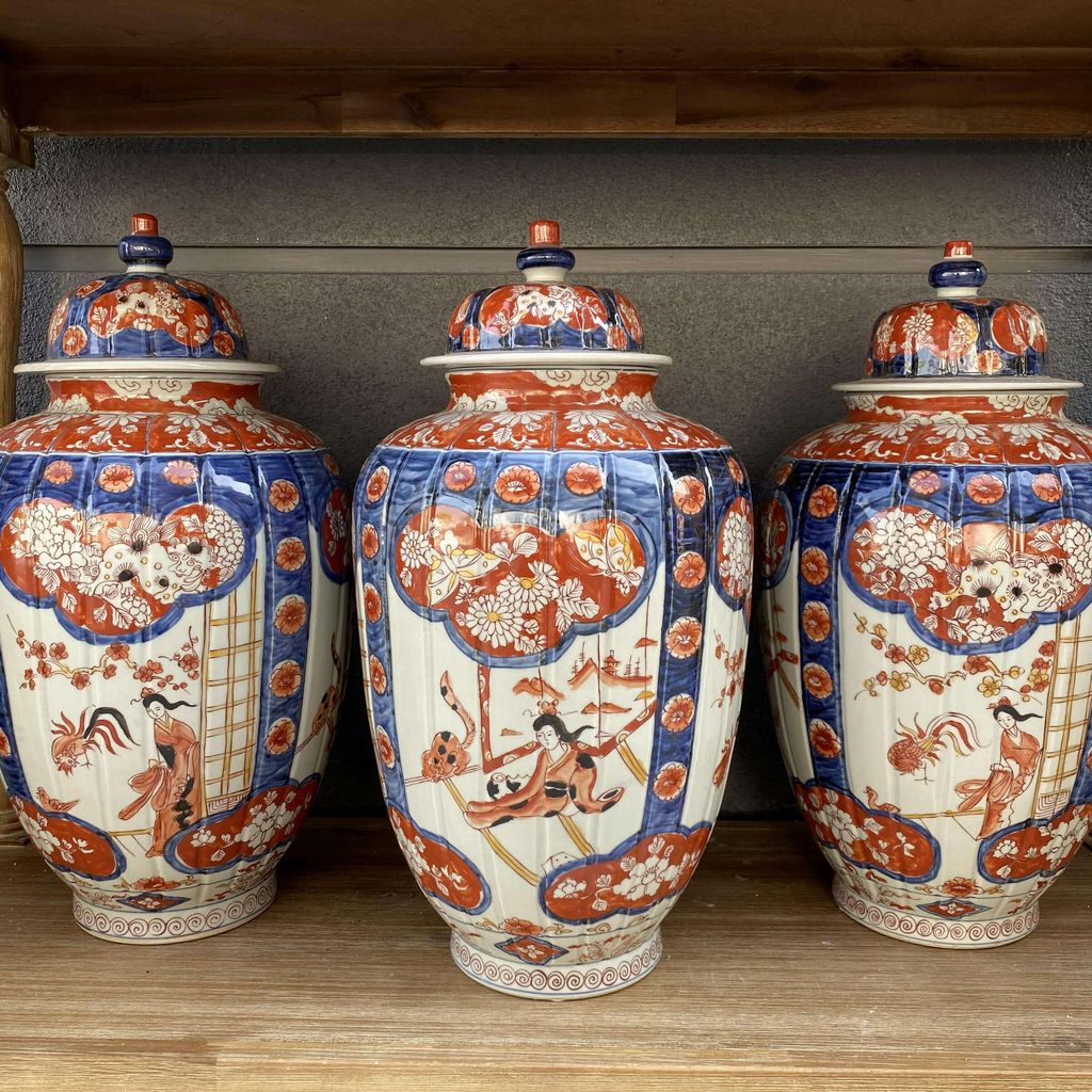 Qing Dynasty Red Series - Lady Scenery Temple Jar1.jpg