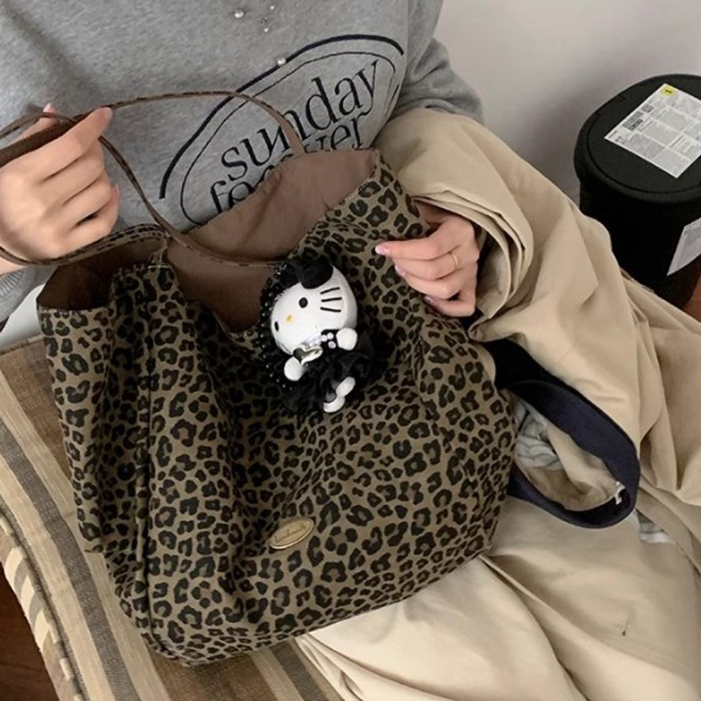 tw-11134207-7rash-m10f7syb5cu797