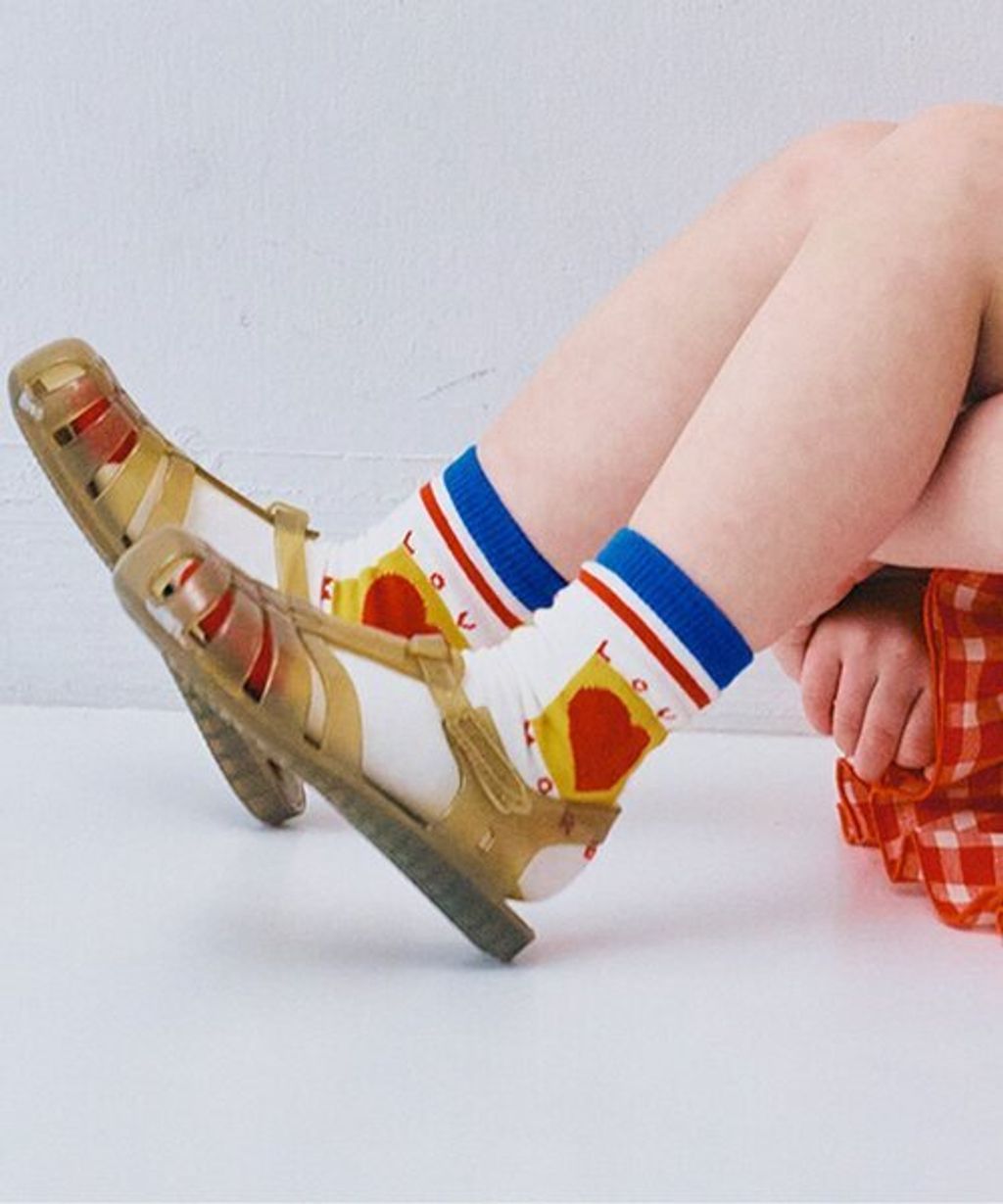 p.premier 的「新增顏色：多種設計款式的襪子，讓你想買各種顏色」 _ Off-White