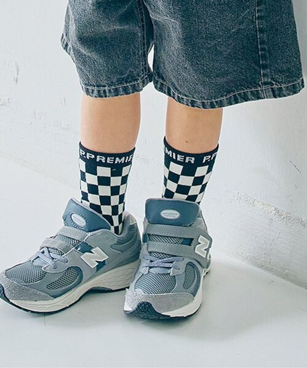 p.premier 的「新增顏色：多種設計款式的襪子，讓你想買各種顏色」 _ 炭灰色