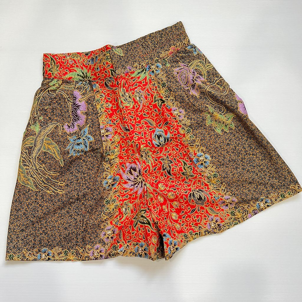 [SIZE 8 / M] Tian Batik Shorts – The Sisterhood Studios