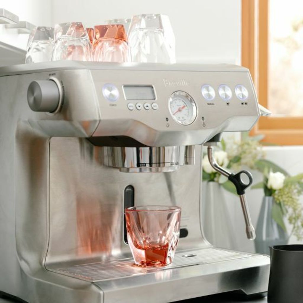 vero_cappuccino_rose_lifestyle_breville_still_forweb.jpg