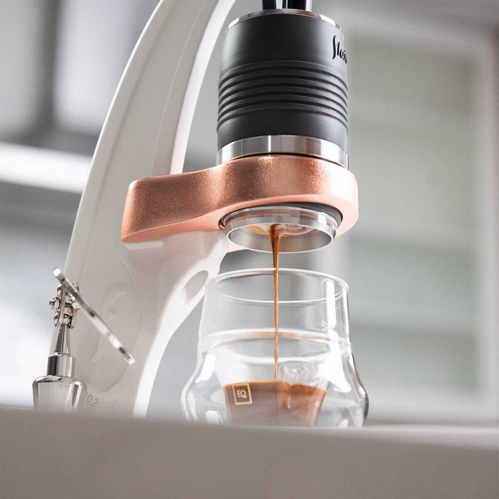 pro_3_brewing_white_lifestyle_3