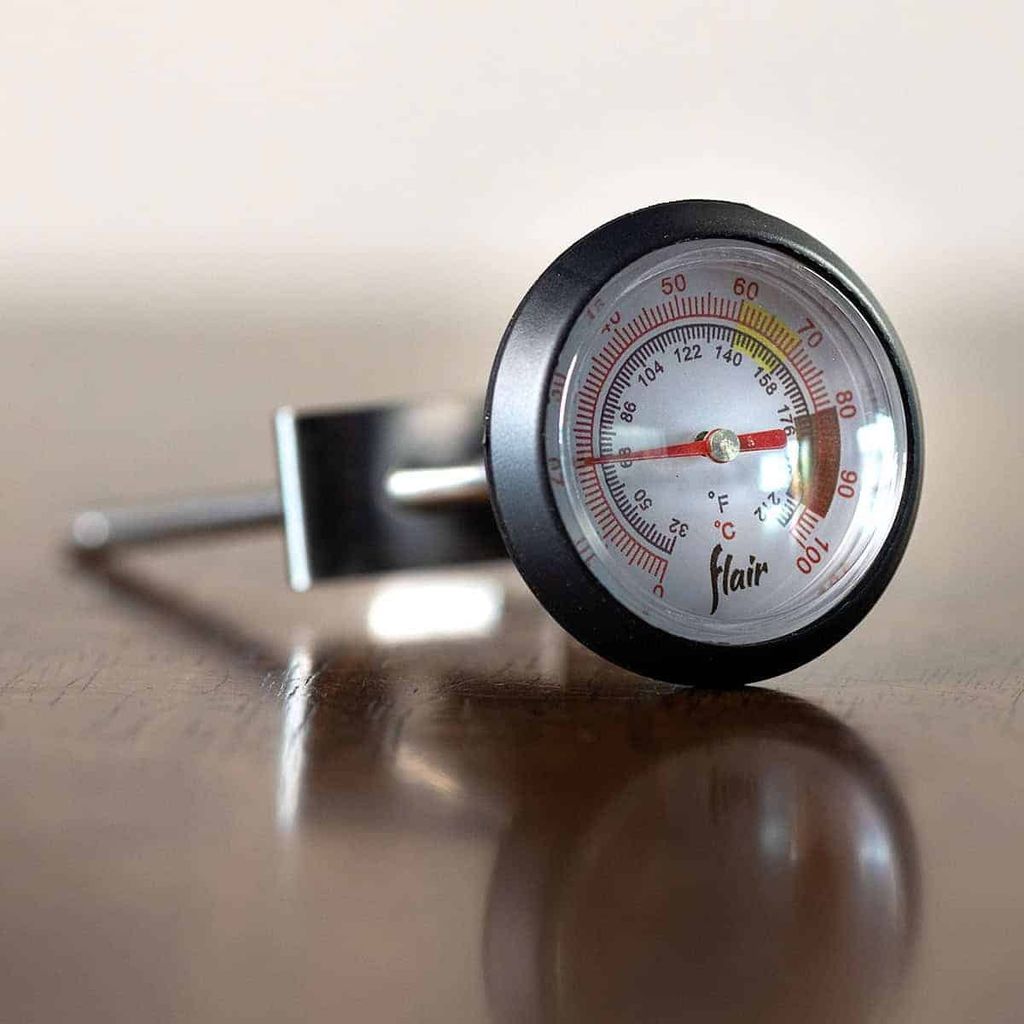 Analog_Thermometer_Lifestyle_1_woo_optimized