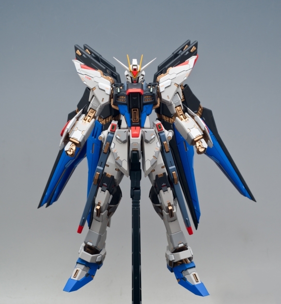 MG 1100 STRIKE FREEDOM GUNDAM3.jpg