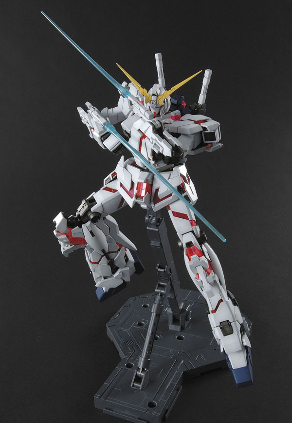 MG 1100 UNICORN GUNDAM SCREEN IMAGE (1).jpg
